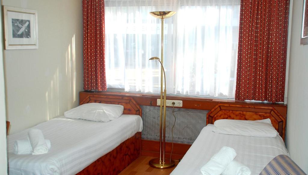 Budget Hostel Bargain Toko 암스테르담 객실 사진